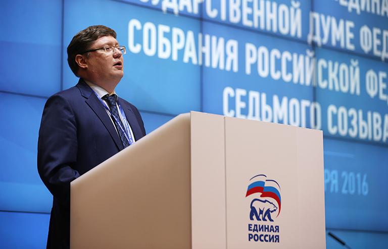 На фото: заместитель секретаря генерального совета партии "Единая Россия" Андрей Исаев во время выступления на выездном заседании фракции "Единая Россия", 2016