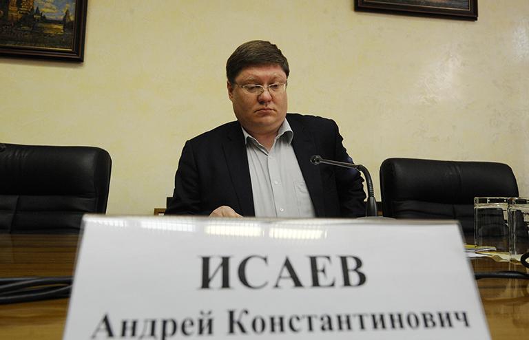 На фото: председатель комитета ГД по труду, социальной политике и делам ветеранов Андрей Исаев во время рассмотрения своего вопроса в комиссии Госдумы по контролю за рассмотрения вопроса о его доходах в комиссии Госдумы по контролю за достоверностью сведений о доходах и имуществе депутатов, 2013