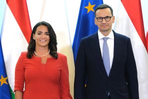 На фото: президент Венгрии Каталин Новак и премьер-министр Польши Матеуш Моравецкий (слева направо) во время встречи в Варшаве, 2022 год