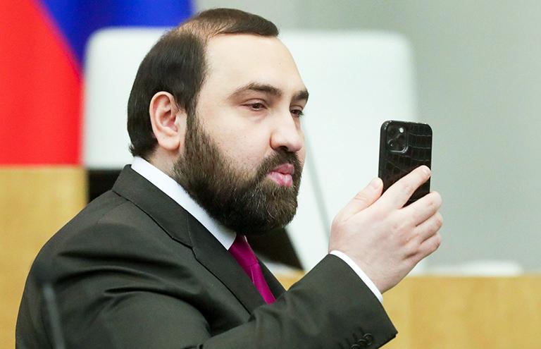 На фото: член комитета Госдумы РФ по безопасности и противодействию коррупции Бийсултан Хамзаев на пленарном заседании Государственной думы РФ, 2022 год