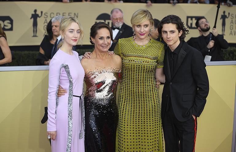 На фото: Сирша Ронан, Лори Меткалф, Грета Гервиг И Тимоти Шаламе на красной дорожке 24-й ежегодной церемонии вручения премии Гильдии киноактеров США, 2018