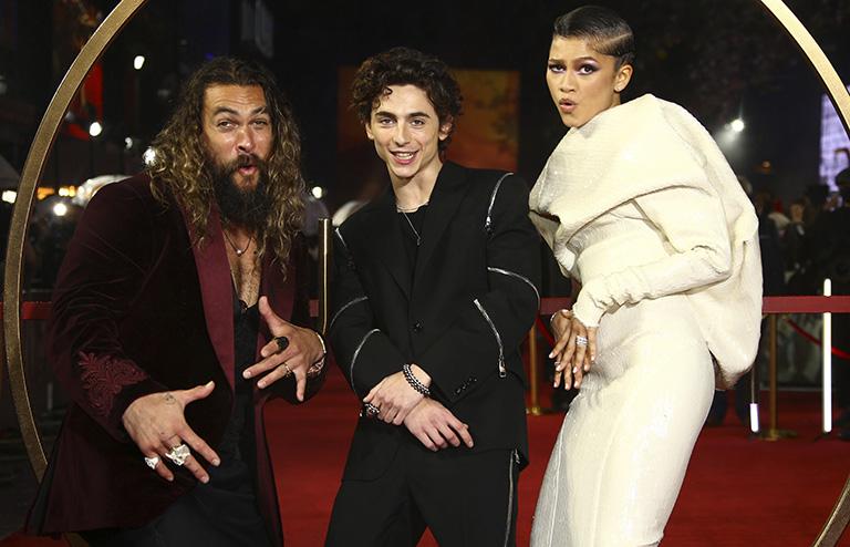 На фото: актеры Джейсон Момоа, Тимоти Шаламе и Зендея на премьере фильма "Дюна" в Лондоне, 2021 год