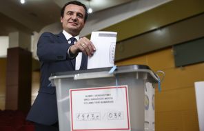 На фото: парламентские выборы в Косово, 2017