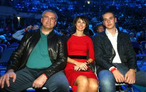  Сергей Аксенов с супругой Еленой и сыном Олегом