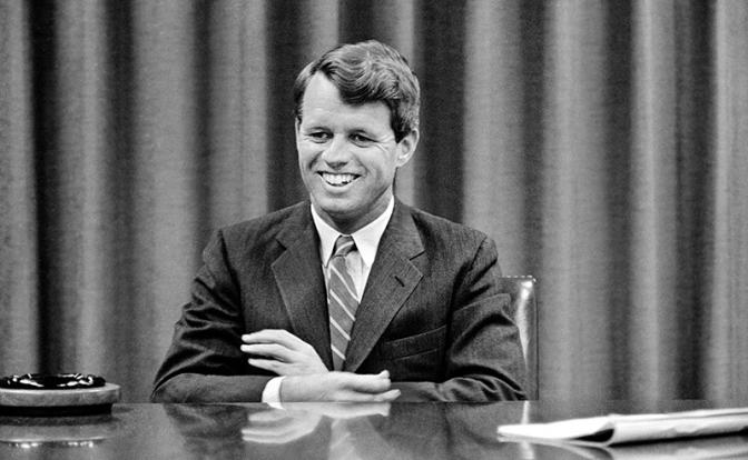 На фото: генеральный прокурор США Роберт Кеннеди во время интервью, Вашингтон, 1963 год