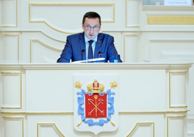 Руководители парламентских фракций прокомментировали основные параметры нового бюджета Санкт-Петербурга, 2022 год. На фото: руководитель фракции КПРФ в Законодательном Собрании Санкт-Петербурга Роман Кононенко.