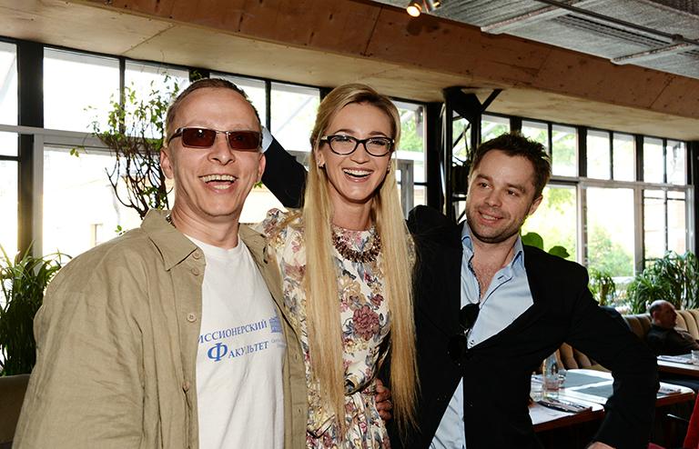 На фото: Иван Охлобыстин, Ольга Бузова, Виталий Гогунский, презентация фильма "Бармен" в ресторане "PPL", 2015