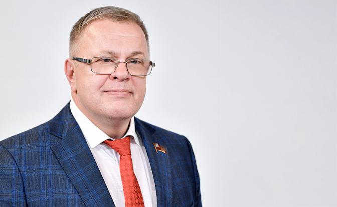 На фото: зампред областного парламента, руководитель фракции КПРФ Александр Наумов.