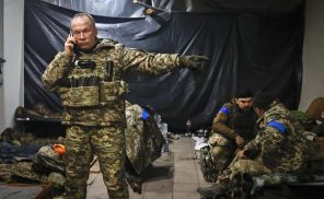 На фото: командующий Сухопутными войсками Вооружённых сил Украины, генерал-полковник Александр Сырский.