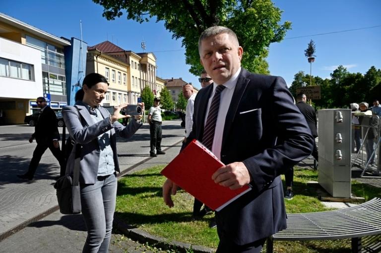 На фото: премьер-министр Словакии Роберт Фицо перед пресс-конференцией в рамках выездного заседания кабинета министров. После заседания на Фицо было совершено покушение, в результате чего он получил огнестрельные ранения, 15 мая 2024 года.