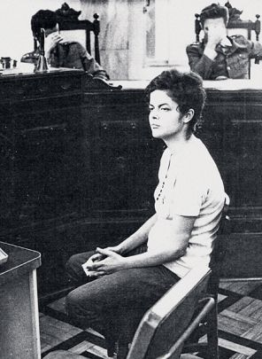 На фото: Дилма Руссефф в суде в 1970 году