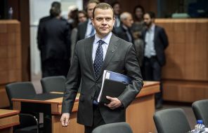 На фото: министр финансов Финляндии Петтери Орпо в начале заседания Еврогруппы, министров финансов Еврозоны с единой валютой, в штаб-квартире ЕС в Брюсселе, 2017
