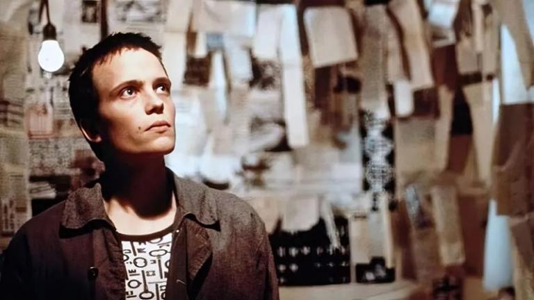 На фото: Аугуст Диль в картине «23»