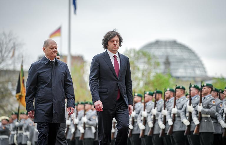 На фото: Федеральный канцлер Олаф Шольц (СДПГ) принимает премьер-министра Грузии Ираклия Кобахидзе