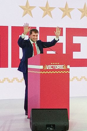 На фото: лидер партии "Шор" Илан Шор во время съезда молдавских оппозиционных политиков, выступающих против интеграции с Евросоюзом, Москва, Россия, 21 апреля 2024 года.