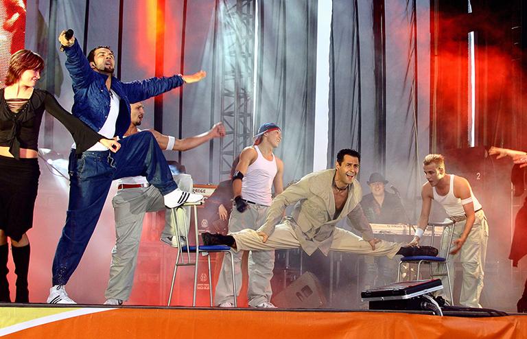 На фото: дуэт "Чай вдвоем" во время выступления