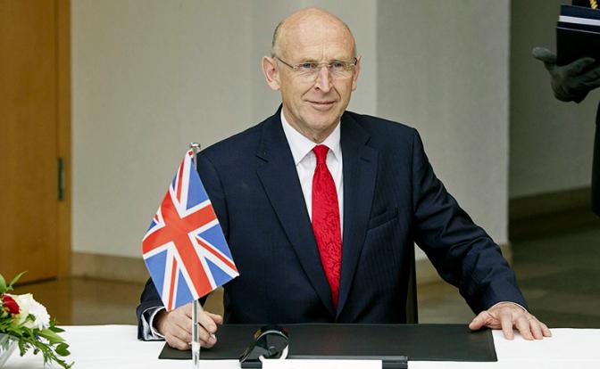 На фото: Джон Хили