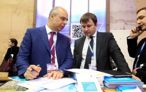 Министр финансов России Антон Силуанов (слева) и его заместитель Максим Орешкин, 2014 год