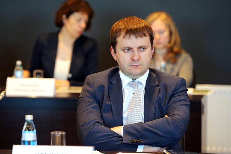 Заместитель Министра финансов Максим Орешкин на пресс-брифинге, 2013 год