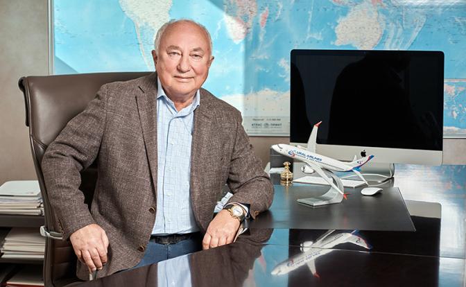 На фото: Сергей Скуратов — пилот высшей категории.