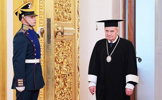 На фото:	Валерий Зорькин.