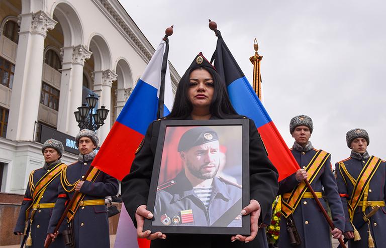 На фото: прощание с Владимиром Жогой, позывной "Воха", командиром батальона "Спарта" Народной Милиции ДНР, 2022