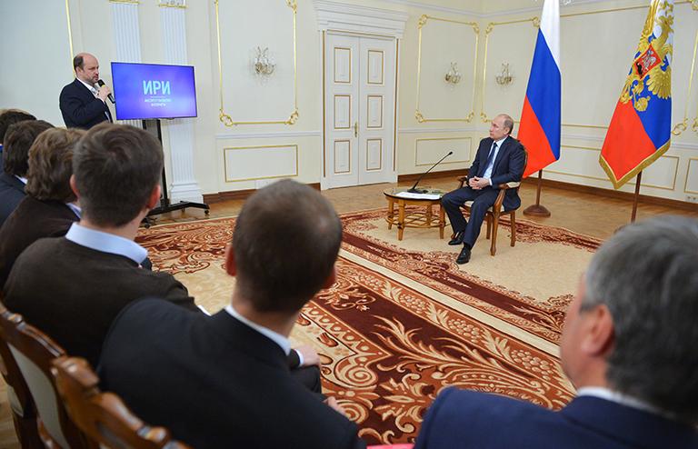 На фото: председатель совета Института развития интернета Герман Клименко на встрече с интернет-предпринимателями президента РФ Владимира Путина, 2015