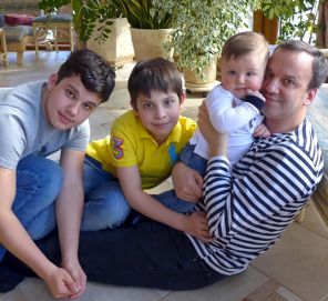 Аркадий Дворкович с сыновьями