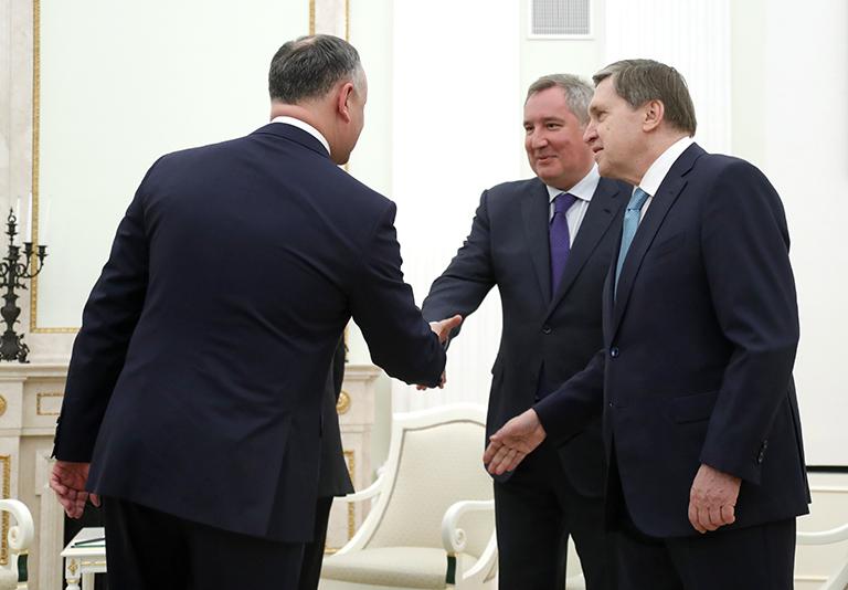 Президент Республики Молдова Игорь Додон, вице-премьер РФ Дмитрий Рогозин и помощник президента РФ Юрий Ушаков перед встречей И.Додона с президентом России В.Путиным в Кремле, 2017 год