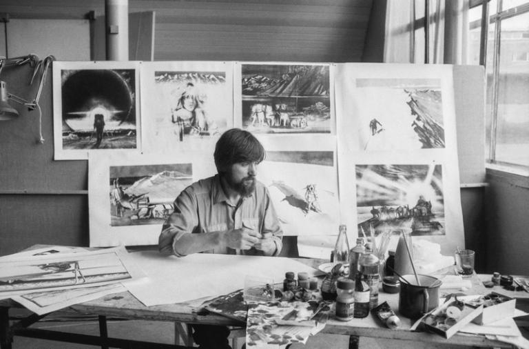 На фото: судовой механик, охотник-промысловик, матрос-добытчик и профессиональный художник Федор Конюхов в мастерской, 1985 год.