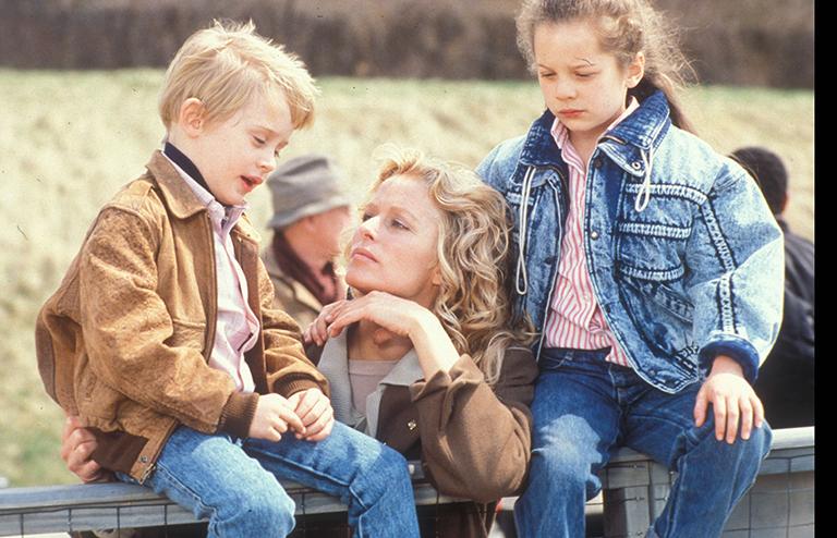 На фото: Маколей Калкин в фильме "Увидимся утром", 1989