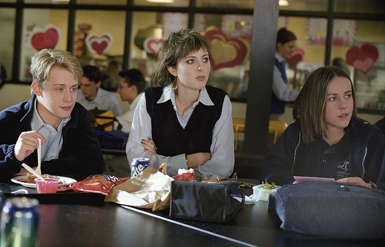 На фото: Маколей Калкин, Ева Амурри, Джена Мэлоун в фильме "Спасен", 2004