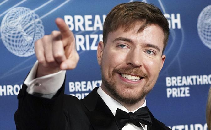 На фото: MrBeast.