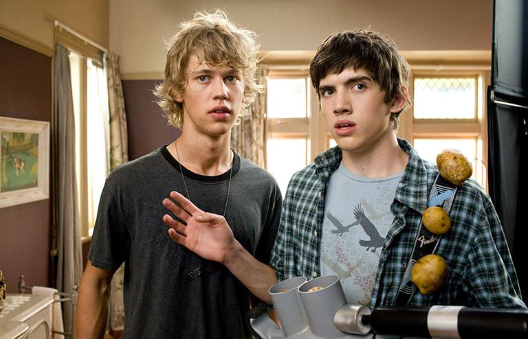 Остин Батлер в роли Джейка Пирсона в фильме "Пришельцы на чердаке", 2009