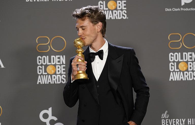 На фото: актер Остин Батлер, ставший лауреатом 80-й премии "Золотой глобус" в номинации " Лучший актер в драме" за исполнение главной роли в фильме "Элвис", 2023