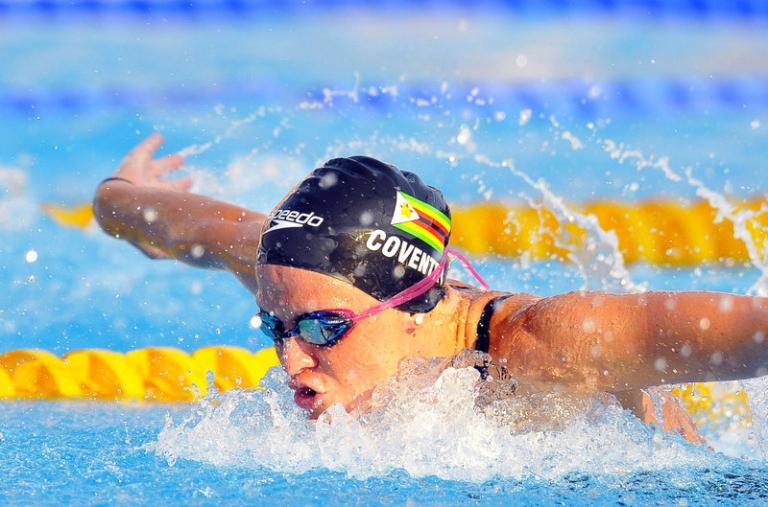 На фото: Кирсти Ковентри на дистанции 200 м четырьмя гребками среди женщин на чемпионате мира FINA по плаванию в Риме, 2009 год.