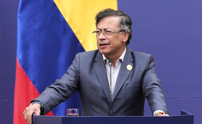 На фото: Густаво Петро.