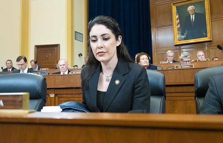 На фото: представитель Соединенных Штатов Анна Паулина Луна (республиканка от штата Флорида) была замечена на слушаниях Комитета Палаты представителей США по иностранным делам под названием &ldquo;Предательство USAID&rdquo; в офисном здании Rayburn House в Вашингтоне