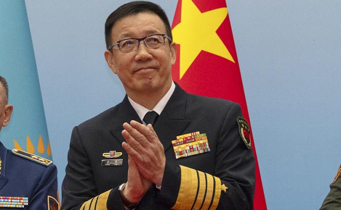 На фото: министр обороны КНР Дун Цзюнь