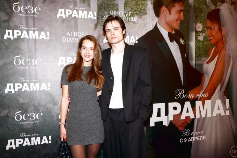 На фото: актеры Маргарита Дьяченкова и Даниэль Вегас на премьере фильма "Вот это драма!" режиссера Кристоффера Боргли в кинотеатре "Художественный", Москва, 2026 год.