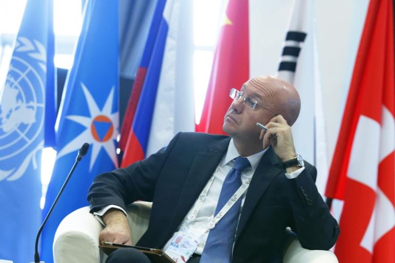 На фото: заместитель директора департамента международных организаций МИД России Александр Алимов во время отраслевого диалога в узком кругу "Инвестировать в устойчивость или оплачивать катастрофы"в рамках Восточного экономического форума, Владивосток, 2015 год.