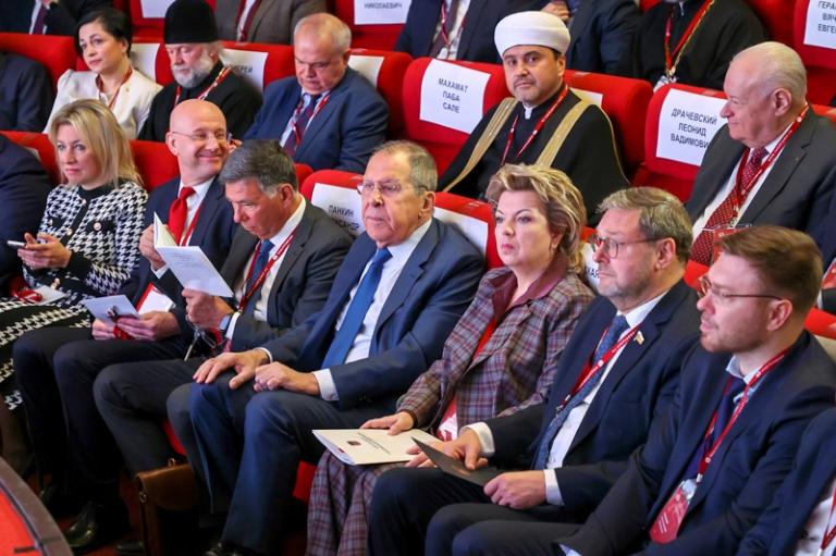 На фото: официальный представитель МИД РФ Мария Захарова, директор департамента по многостороннему гуманитарному сотрудничеству и культурным связям МИД РФ Александр Алимов, заместитель министра иностранных дел РФ Александр Панкин, министр иностранных дел РФ Сергей Лавров, советник президента РФ, председатель Наблюдательного совета фонда "Русский мир" Елена Ямпольская, вице-спикер Совета Федерации РФ Константин Косачев и начальник Управления президента РФ по приграничному сотрудничеству Алексей Филатов (слева направо на первом плане) во время торжественной церемонии открытия XVI Ассамблеи Русского мира "Духовно-нравственные ценности Русского мира" в гостинице "Azimut сити отель Олимпик Москва", 2024 год.