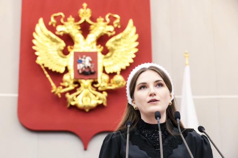 На фото: первый заместитель председателя комитета по науке и высшему образованию Ксения Горячева на пленарном заседании Государственной Думы РФ, 2026 год.