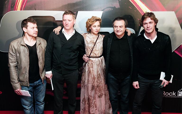 На фото: актеры Алексей Манцыгин, Павел Ворожцов, Вильма Кутавичюте, режиссер Алексей Учитель и актер Артем Быстров (слева направо) на премьере фильма &laquo;Восьмерка&raquo; в кинотеатре &laquo;Октябрь&raquo;, 2014 год