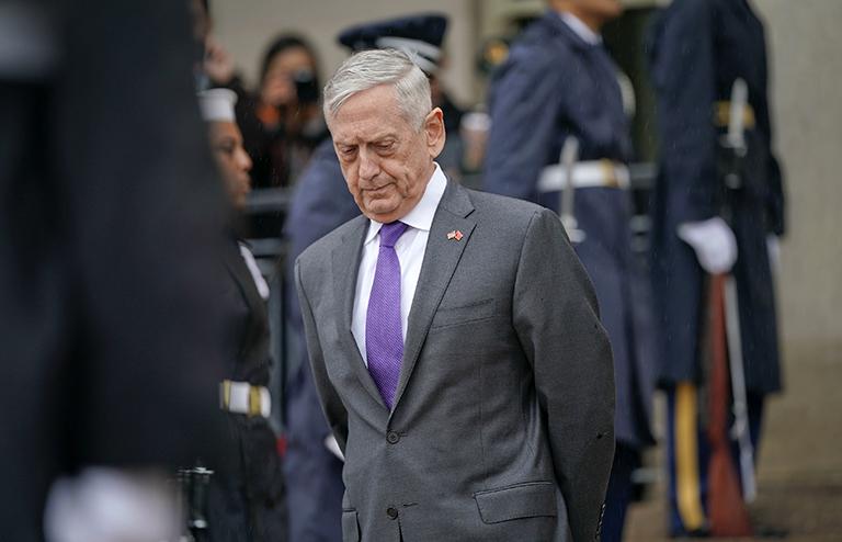 На фото: Джеймс Мэттис уходит в отставку с поста министра обороны США