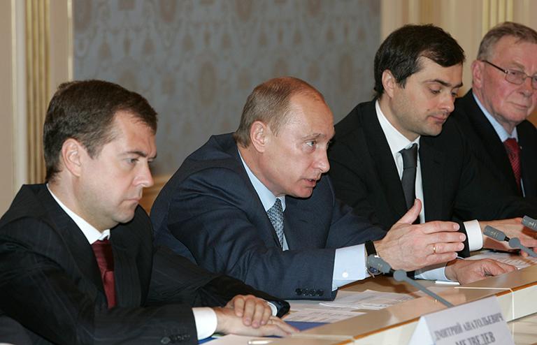 На фото: первый вице-премьер правительства РФ Дмитрий Медведев, президент России Владимир Путин и заместитель главы администрации президента РФ Владислав Сурков (слева направо) на встрече с членами совета палаты Совета Федерации РФ в Кремле, 2007