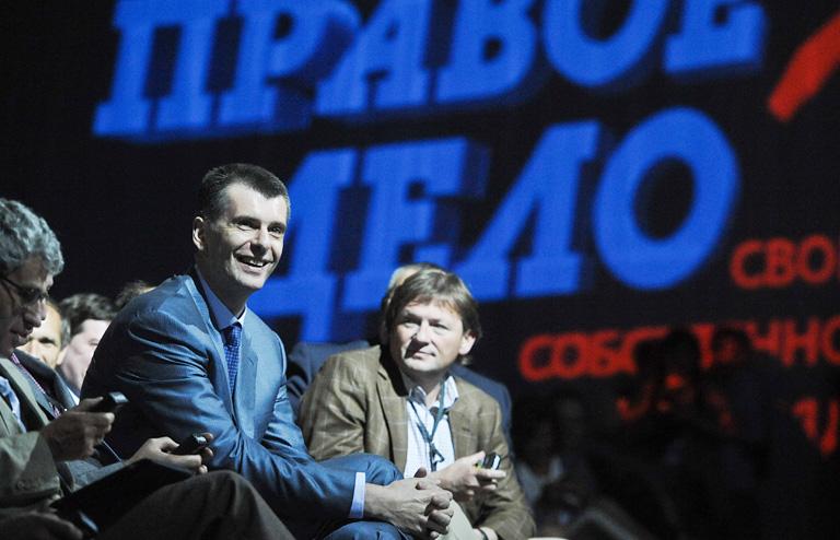 На фото: 2011 год. Президент группы ОНЭКСИМ и новый лидер партии "Правое дело" Михаил Прохоров (в центре) и сопредседатели партии "Правое дело" Борис Титов (справа), Леонид Гозман (слева) на съезде партии в Центре международной торговли