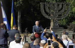 На фото: премьер-министр Государства Израиль Биньямин Нетаньяху выступает с речью в Киеве 2019 года