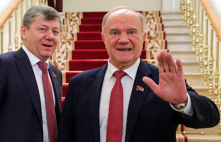 На фото: заместитель председателя ЦК КПРФ, первый заместитель председателя комитета Госдумы по международным делам Дмитрий Новиков и лидер КПРФ Геннадий Зюганов