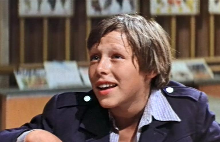 На фото: Михаил Ефремов в сцене фильма "Когда я стау великаном", 1978